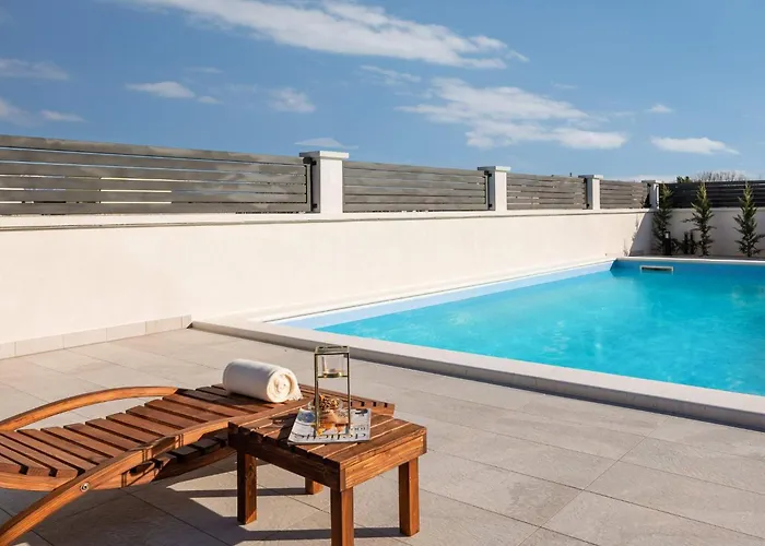 In Strandnaehe- Pool- Kinderspielplatz By Interhome Vikendica *