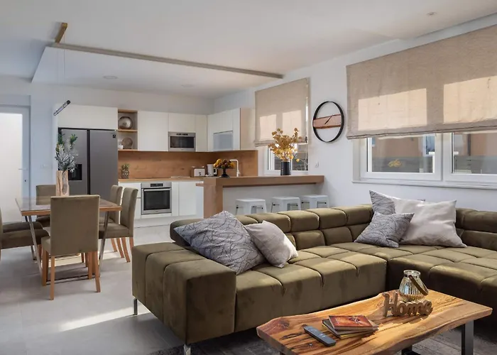 Vikendica In Strandnaehe- Pool- Kinderspielplatz By Interhome *